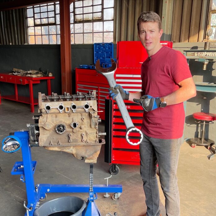 Gareth GT Armstrong – Porsche YouTube – Engine Teardown King Tony Tools Spanner